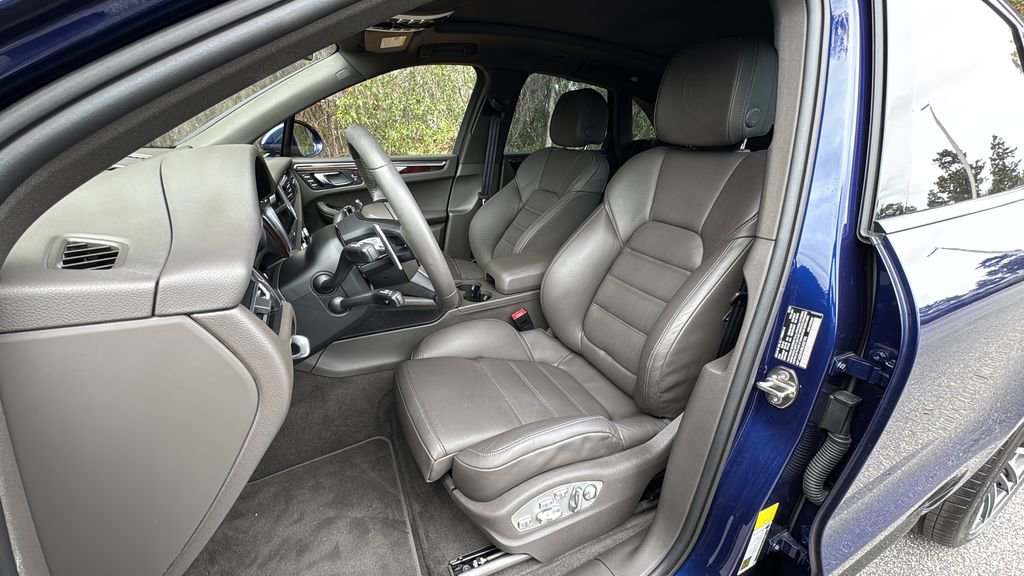 Certified 2025 Porsche Macan S image 5