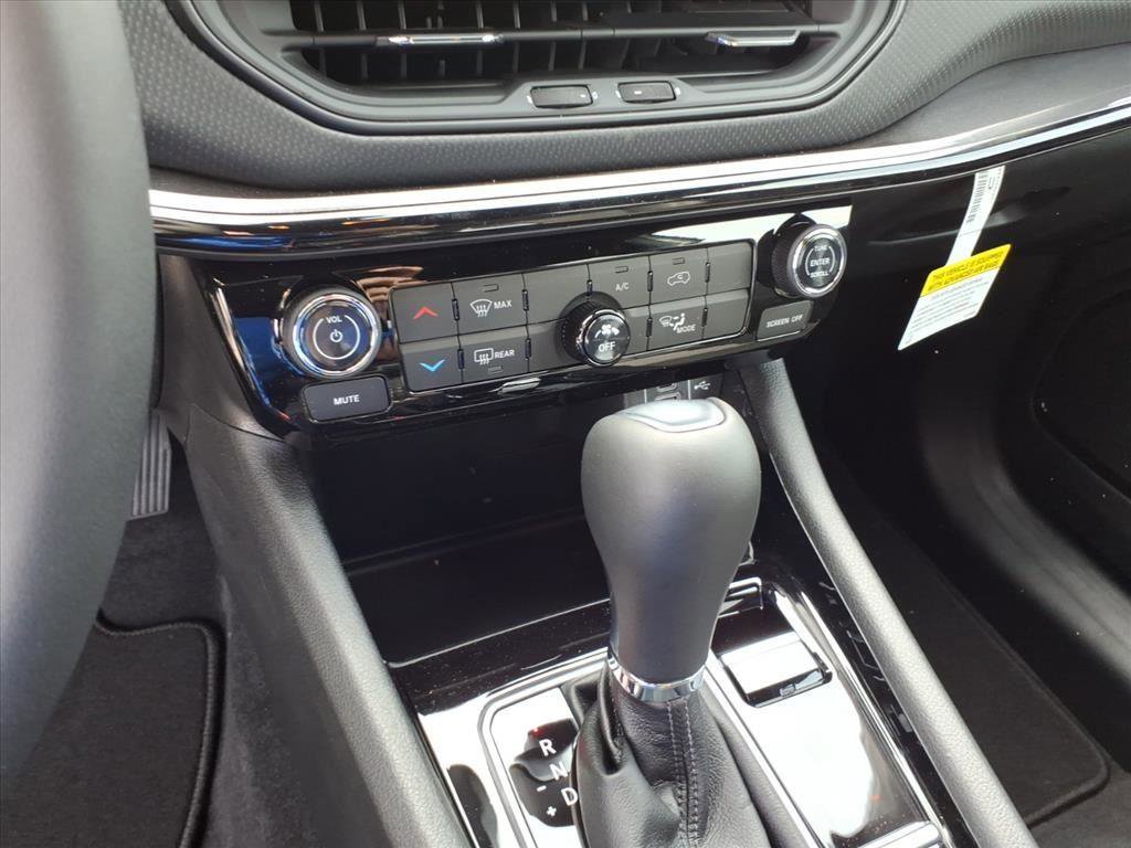 New 2026 Jeep Compass Latitude image 14