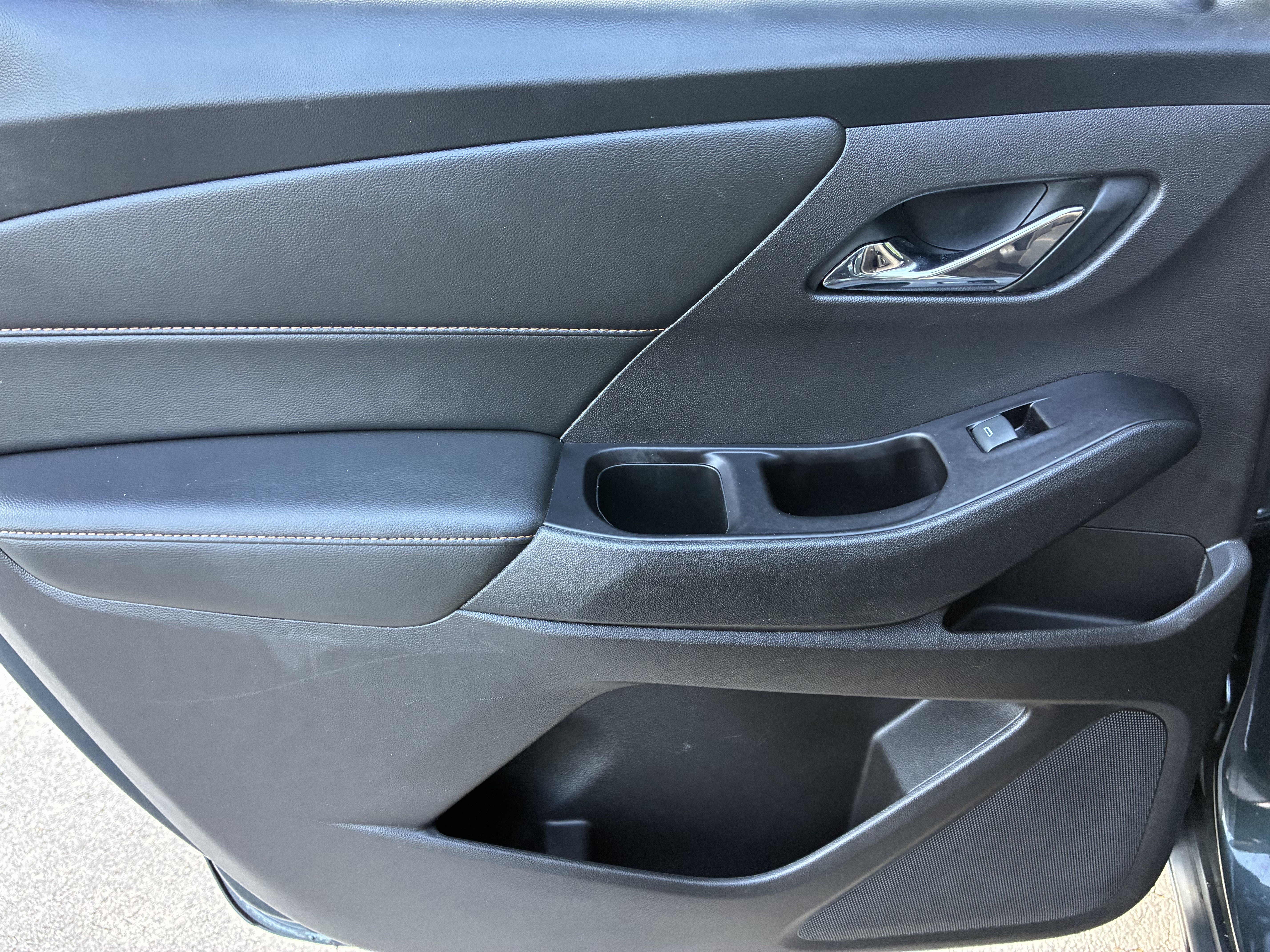Used 2019 Chevrolet Traverse LT FWD image 17