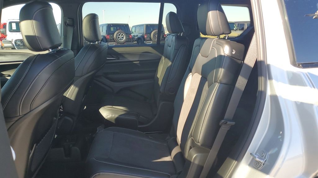 New 2025 Jeep Grand Cherokee L Altitude image 14