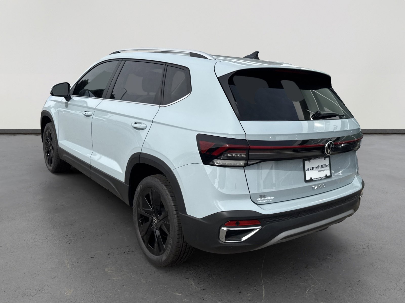 New 2026 Volkswagen Taos SE image 4