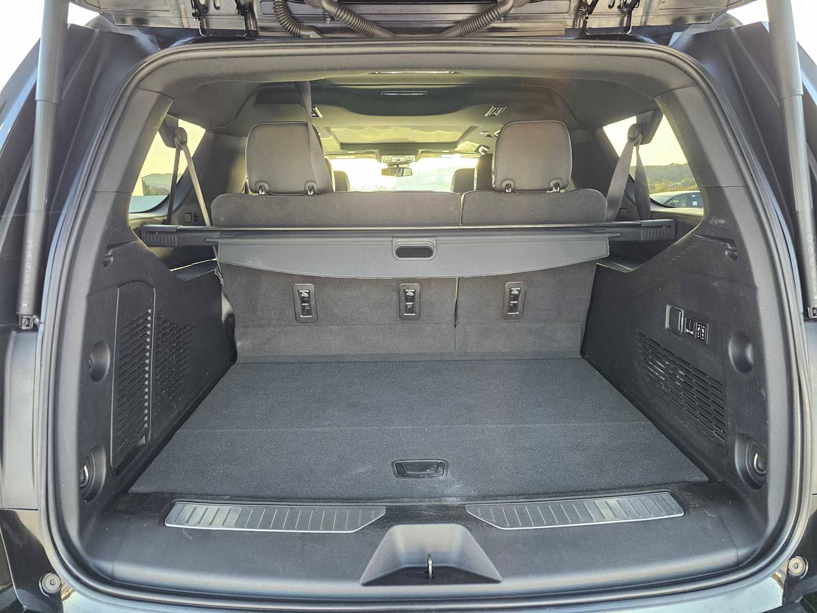 Used 2023 Chevrolet Suburban Z71 w/ Luxury Package image 15