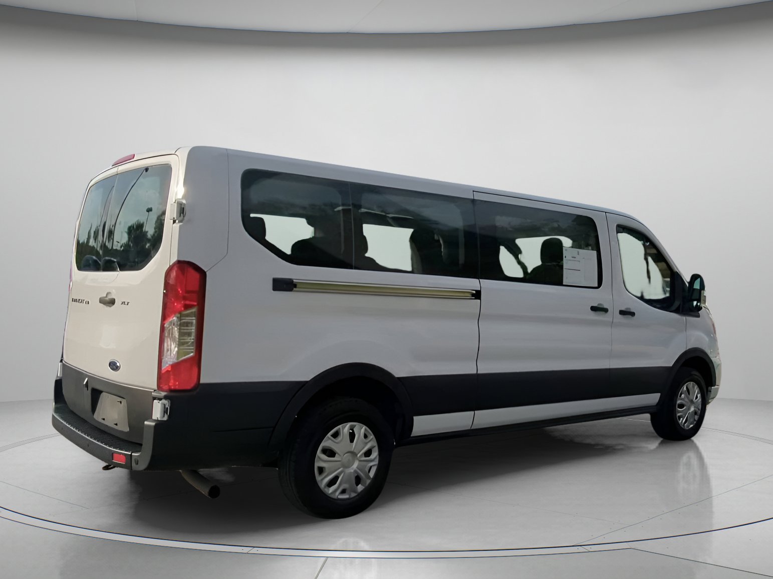 Certified 2022 Ford Transit 350 XLT image 28