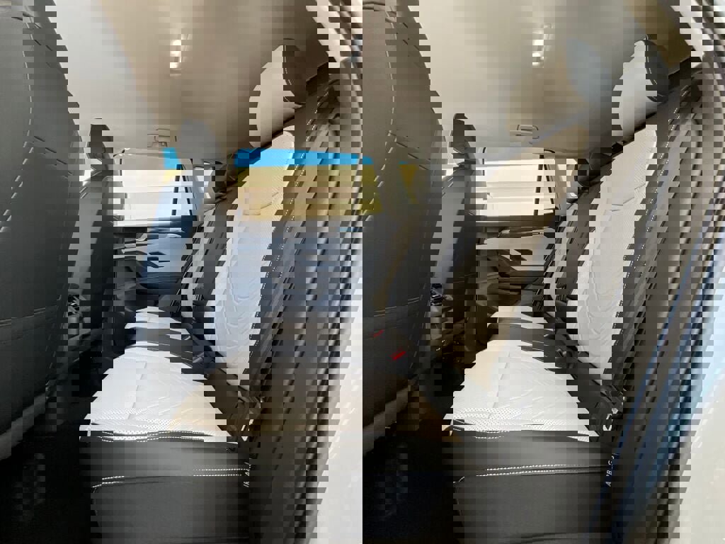 New 2025 Volkswagen Tiguan SE image 10