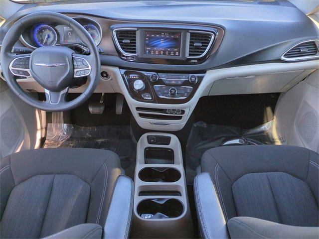 Used 2021 Chrysler Voyager L image 15