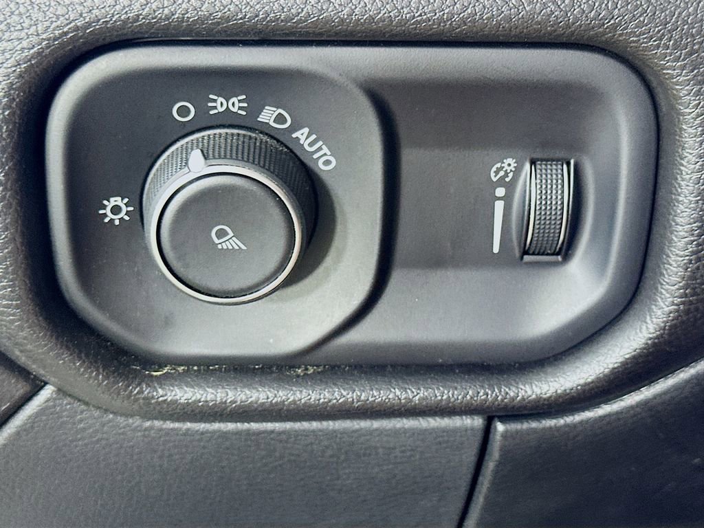 Used 2024 RAM 3500 Tradesman w/ Chrome Appearance Group image 21