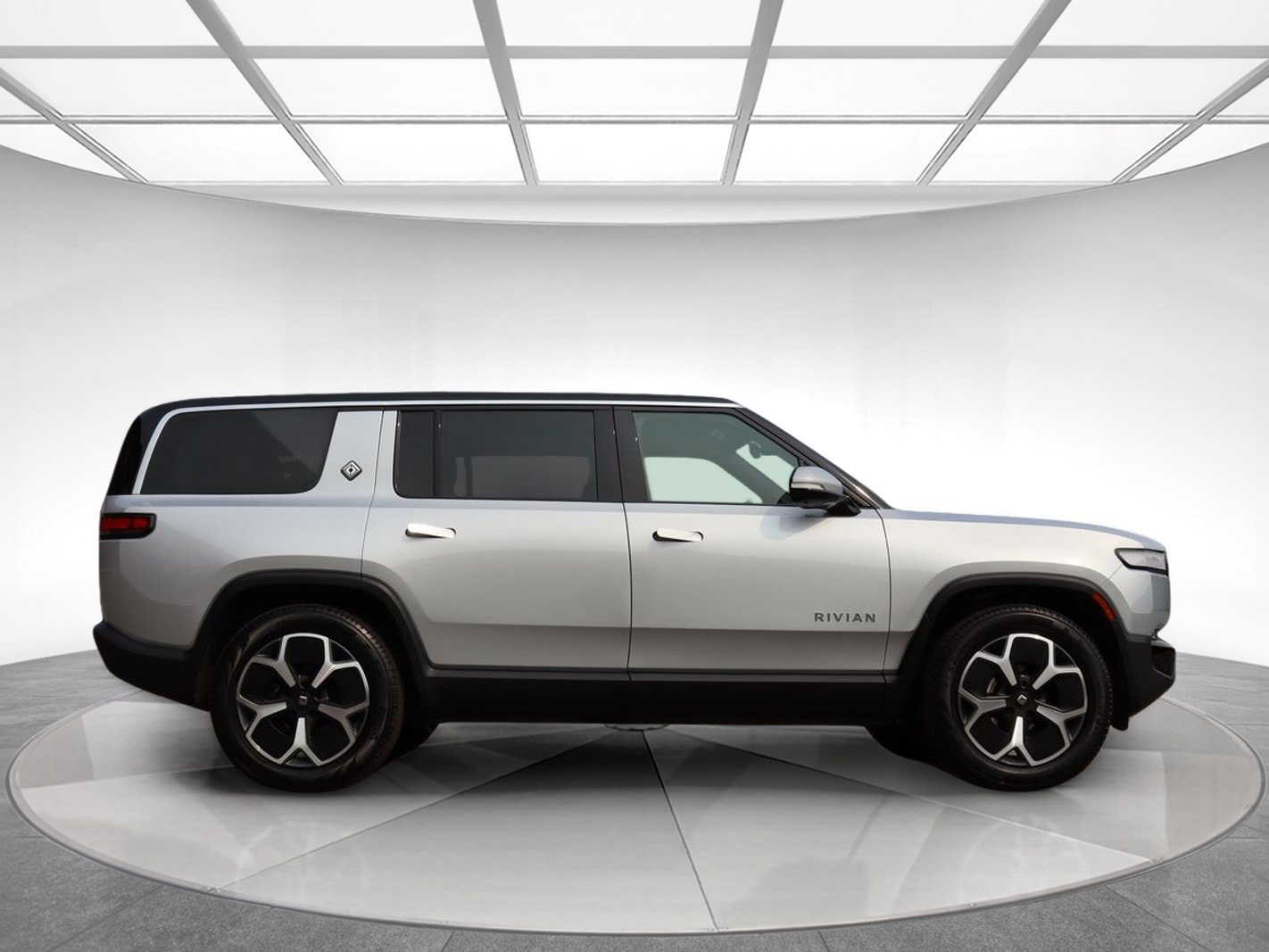Used 2024 Rivian R1S Adventure Dual AWD/4WD image 5