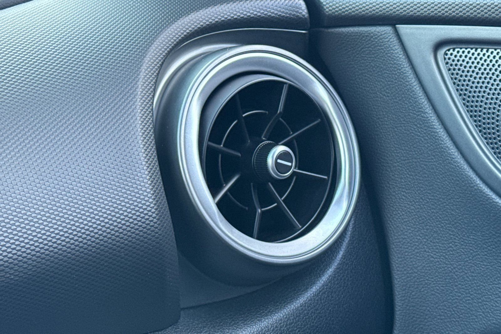 Used 2022 Hyundai Kona Limited image 27