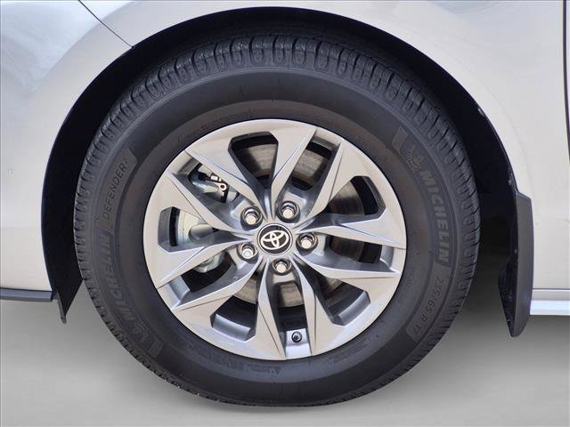 Certified 2024 Toyota Sienna XLE FWD image 25