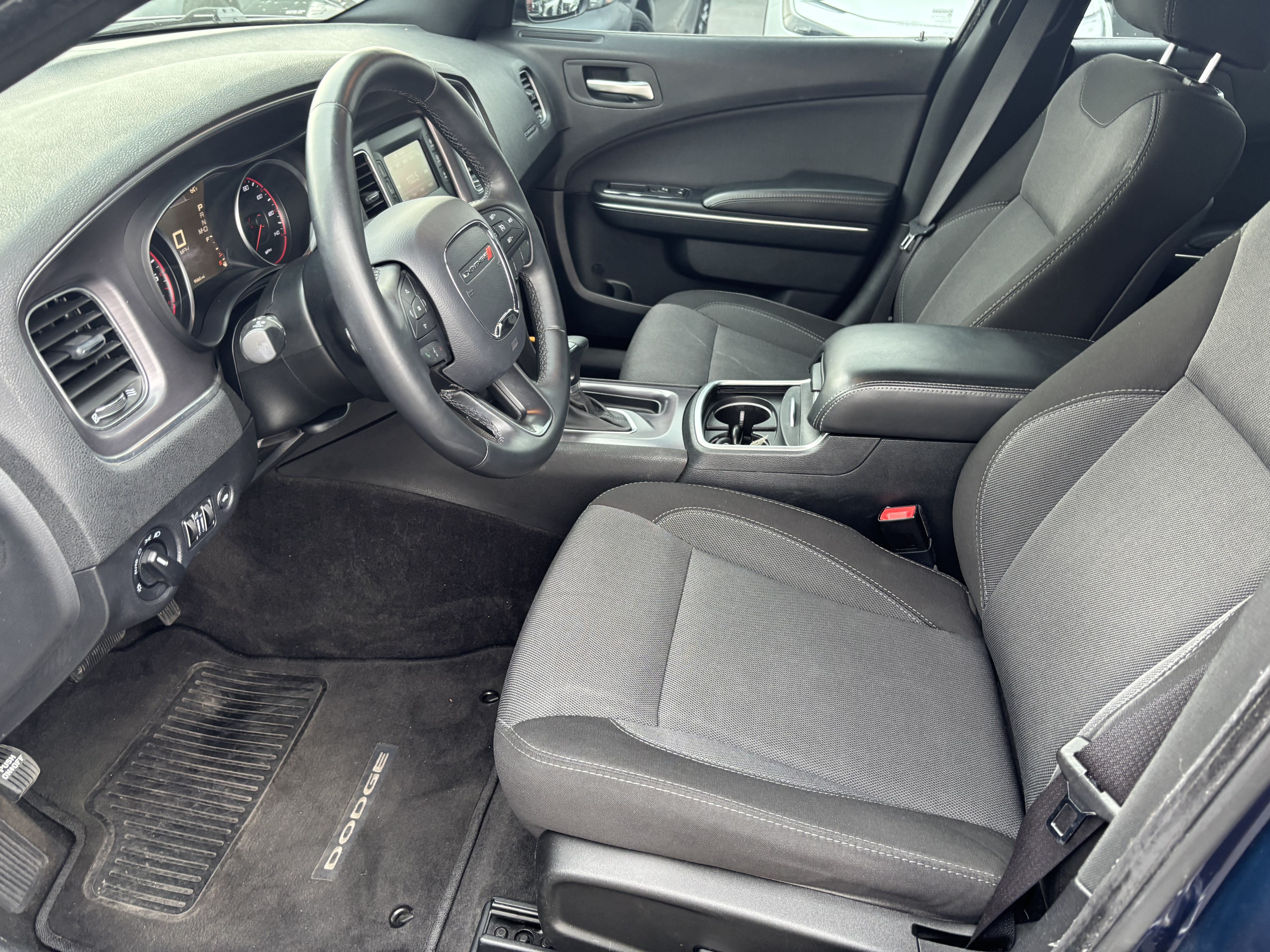 Used 2016 Dodge Charger SE RWD image 12