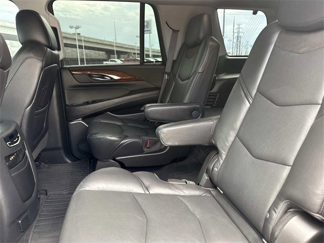 Used 2016 Cadillac Escalade Luxury image 17