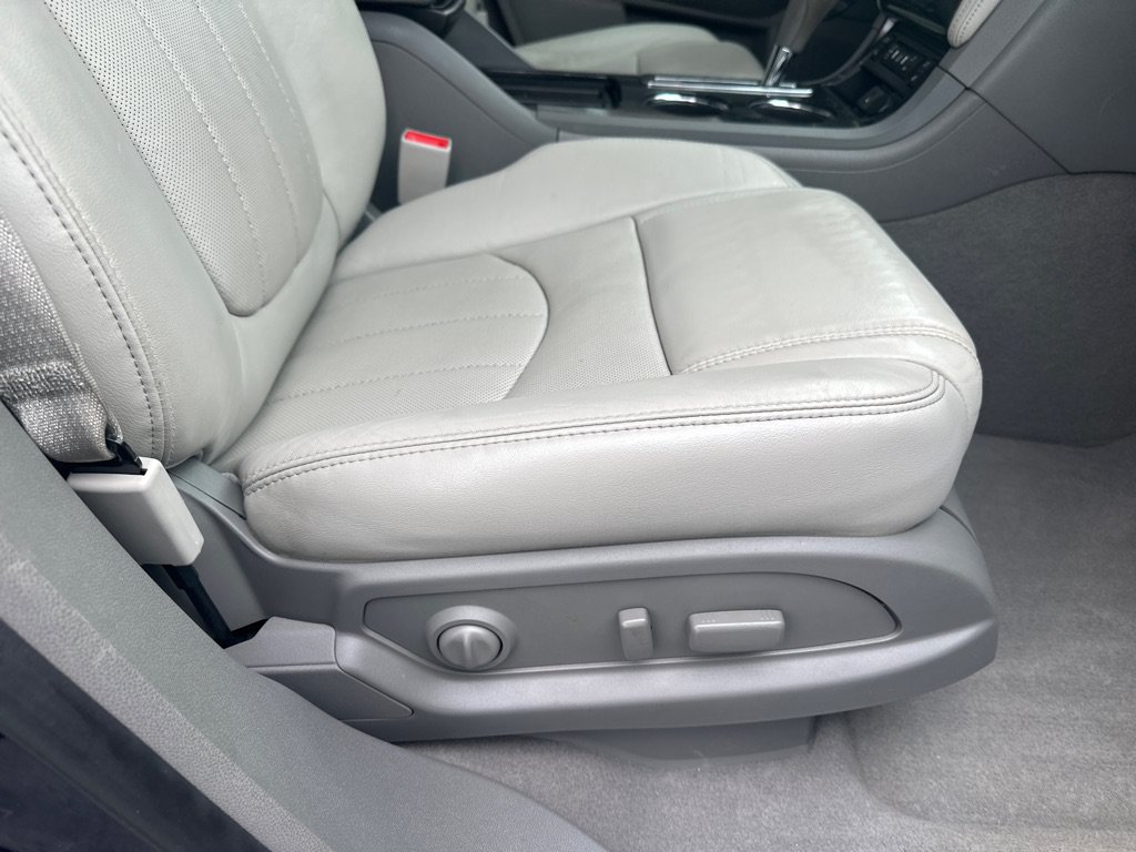 Used 2016 Chevrolet Traverse LTZ FWD image 12