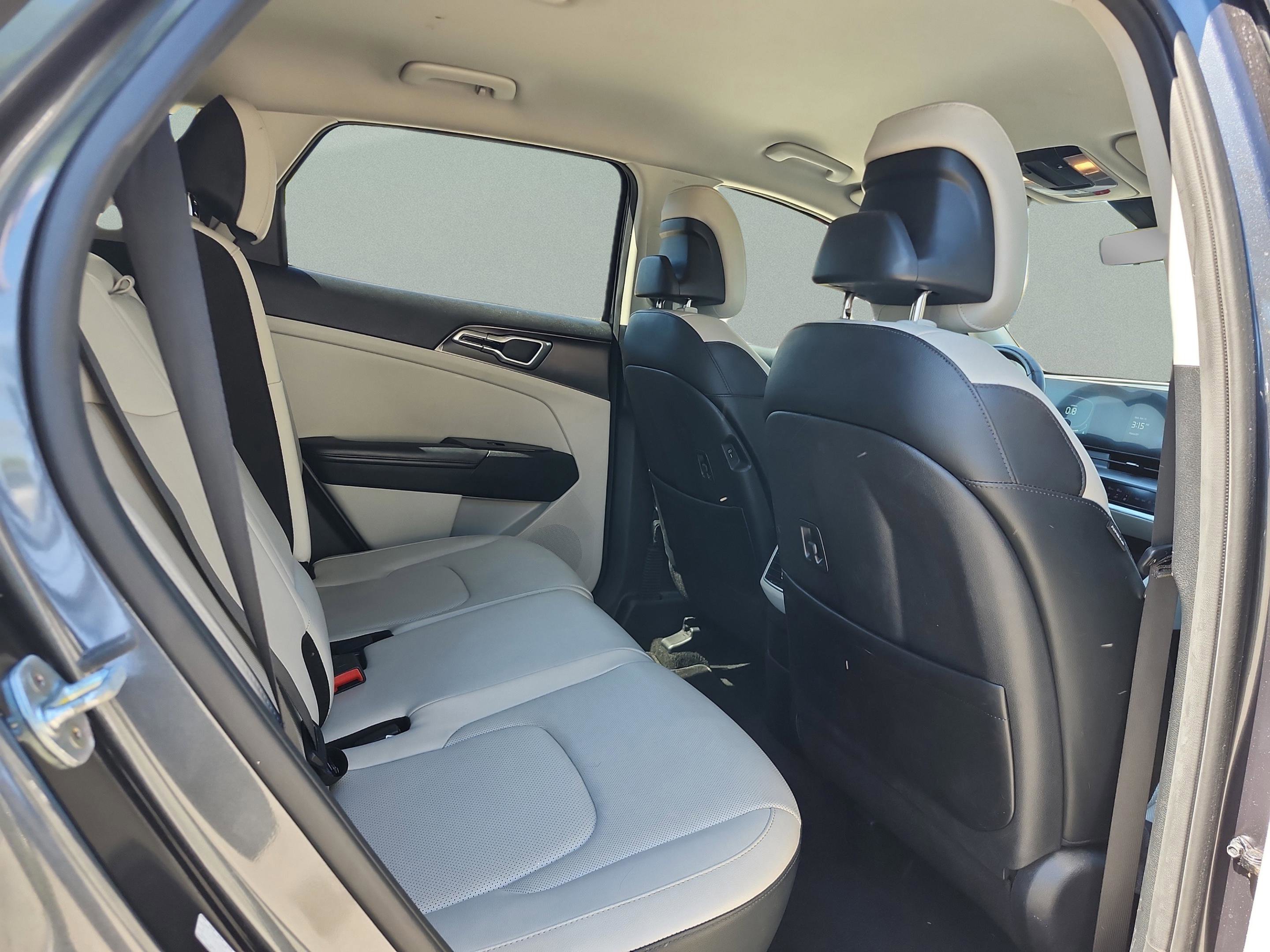 Used 2023 Kia Sportage EX image 19