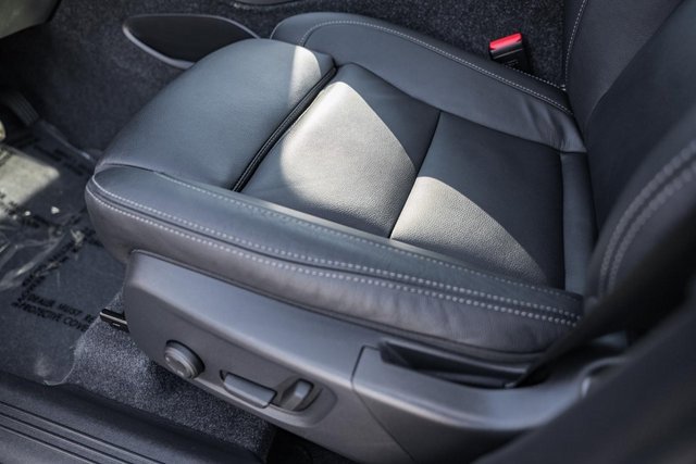 Certified 2025 Volvo XC40 B5 Plus image 35