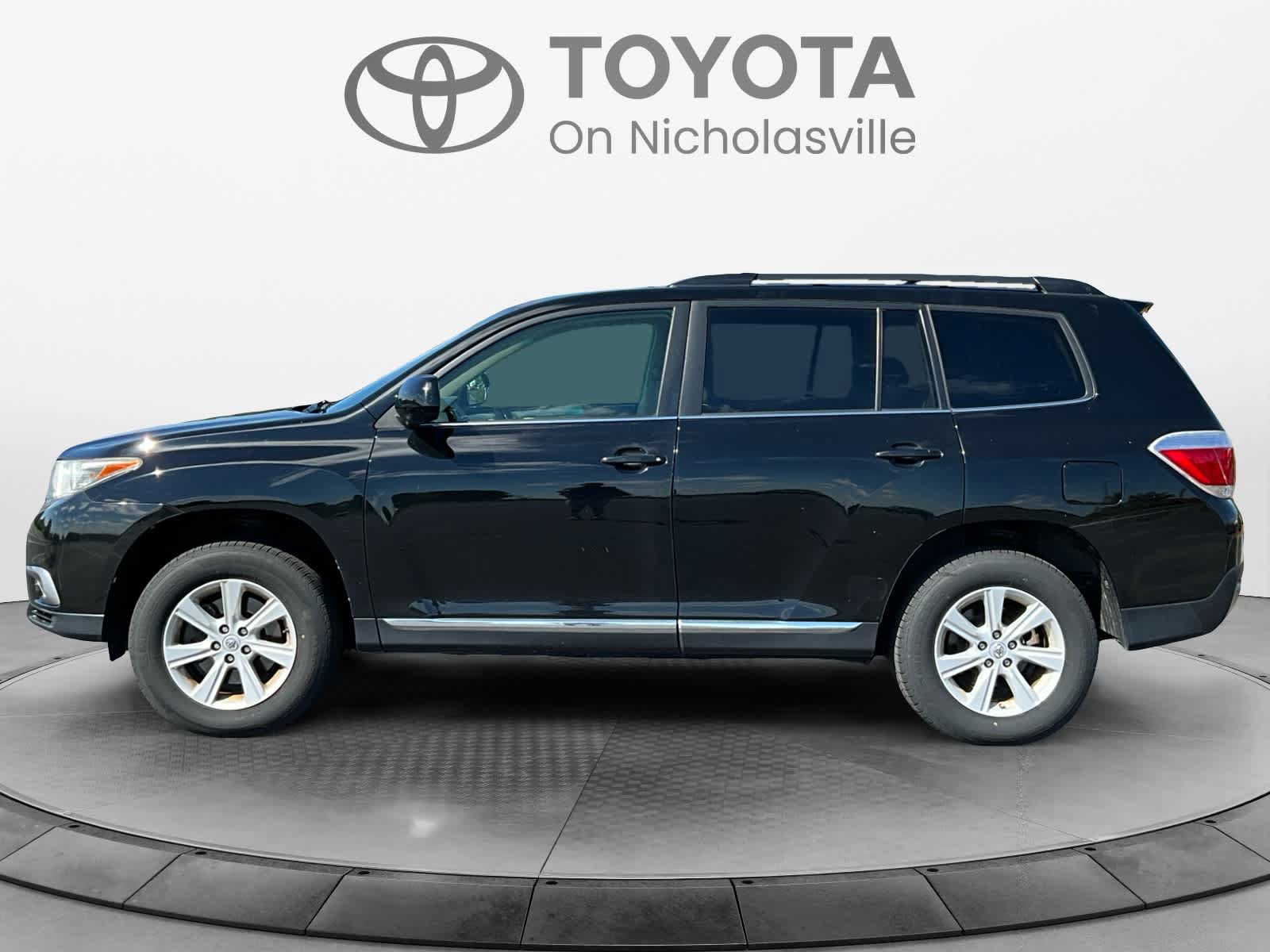 Used 2013 Toyota Highlander Plus AWD/4WD image 2
