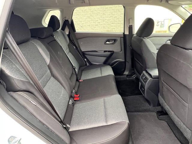 Used 2022 Nissan Rogue SV image 16