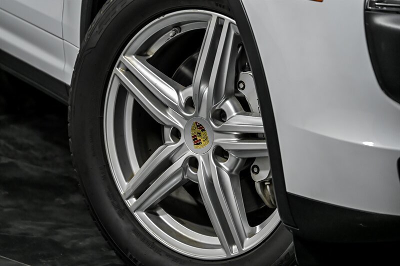 Used 2016 Porsche Cayenne S AWD/4WD image 3