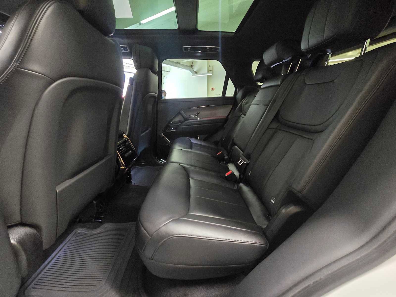 Used 2025 Land Rover Range Rover Sport SE AWD/4WD image 21
