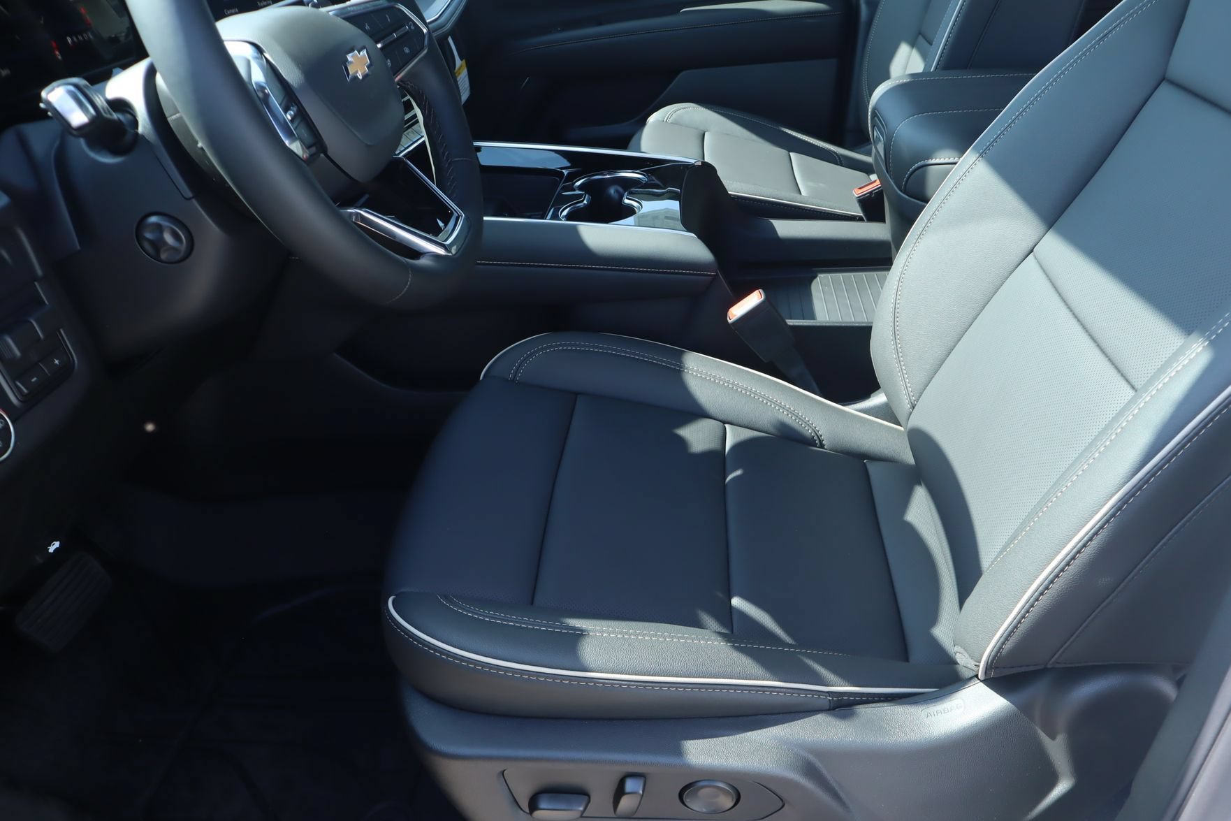 New 2026 Chevrolet Tahoe Premier w/ Sun And Tow Package AWD/4WD image 13