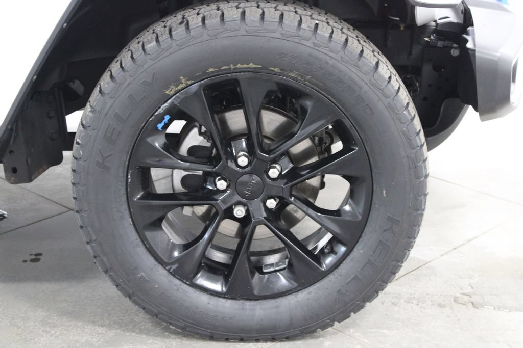 Used 2023 Jeep Wrangler Unlimited Sahara w/ Cold Weather Group AWD/4WD image 16