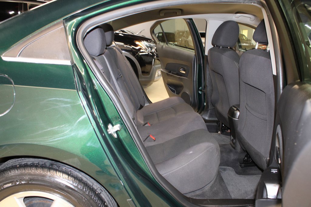 Used 2014 Chevrolet Cruze LT image 12