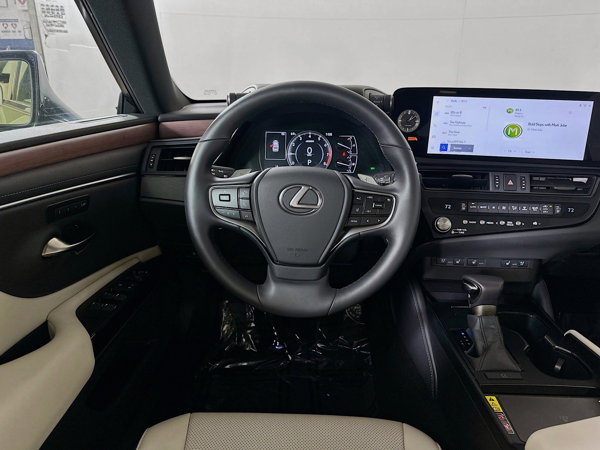 Used 2025 Lexus ES 350 w/ Premium Package image 21