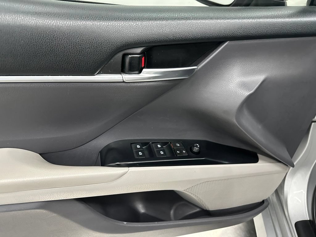 Used 2018 Toyota Camry LE FWD image 15