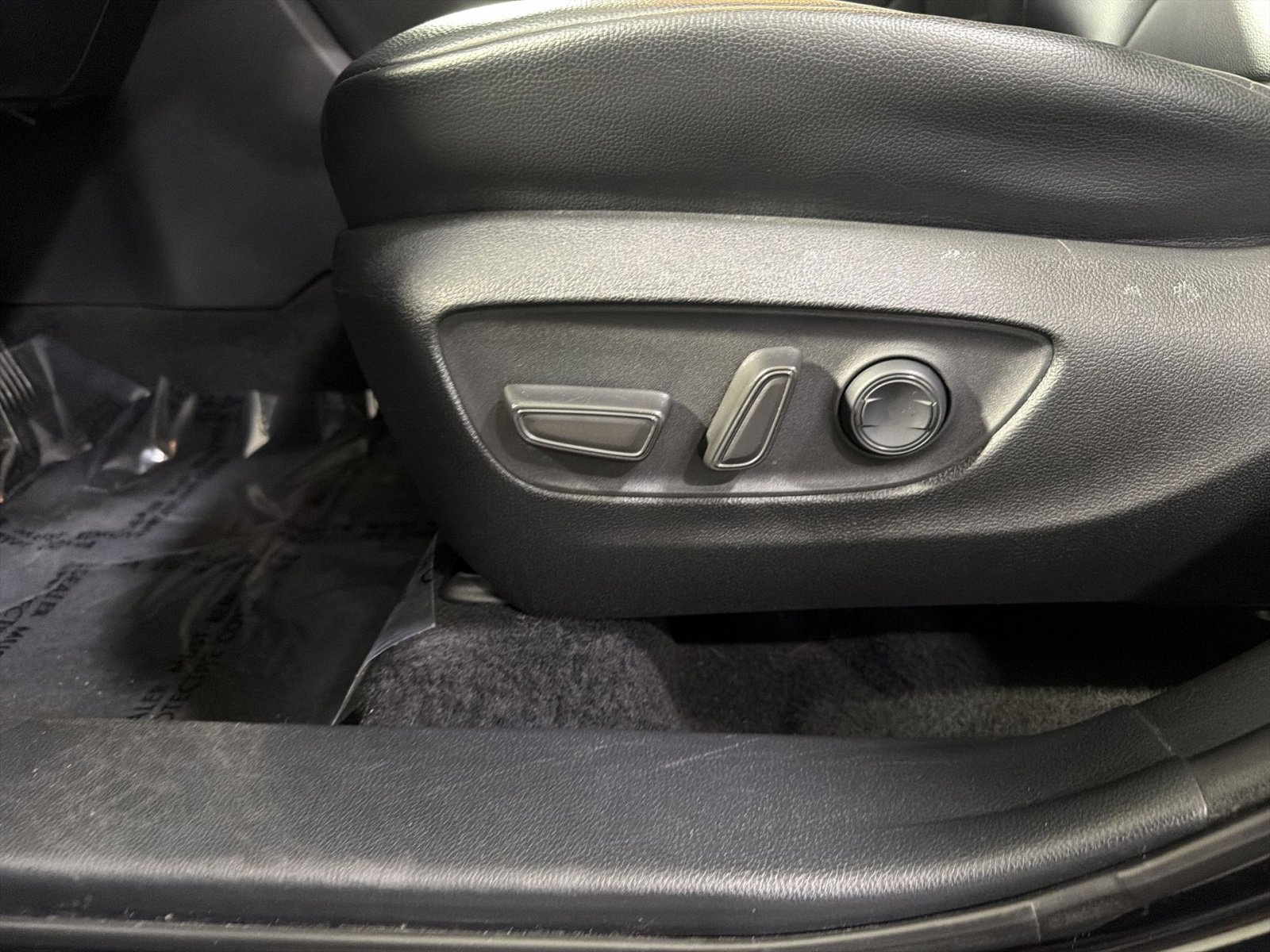 Used 2021 Toyota Highlander XLE AWD/4WD image 27