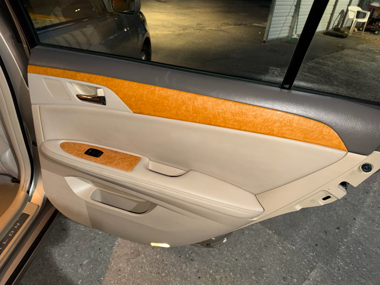 Used 2007 Toyota Avalon XLS image 19