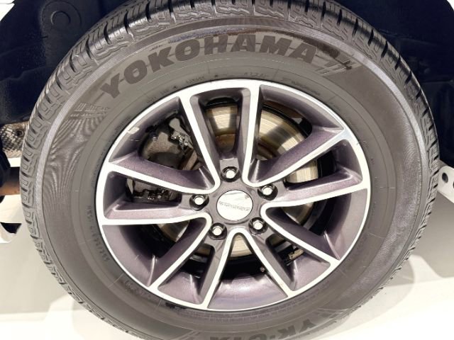 Used 2017 Dodge Grand Caravan SXT image 12