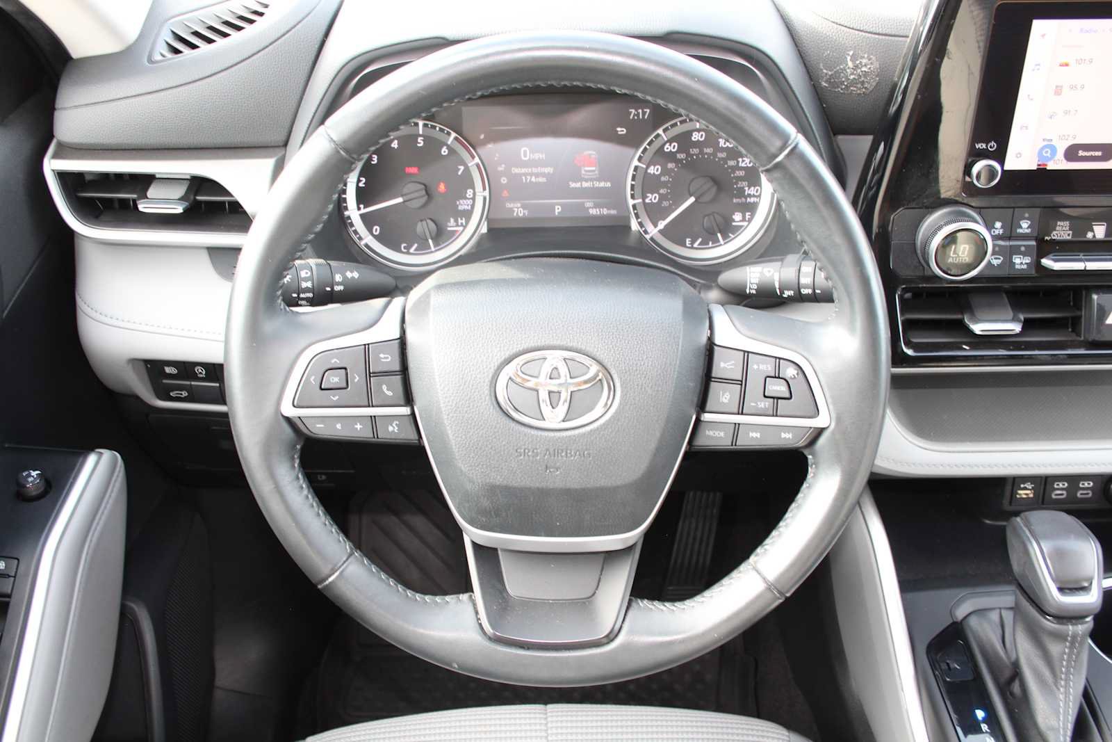 Used 2023 Toyota Highlander LE AWD/4WD image 34