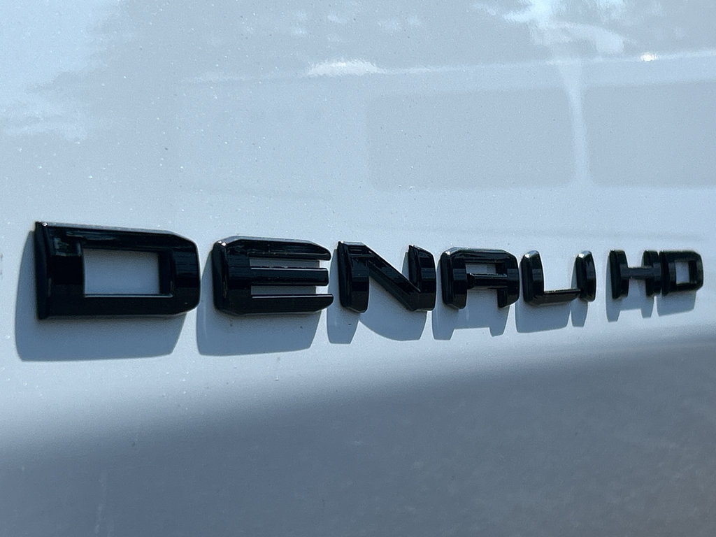 New 2026 GMC Sierra 2500 Denali Ultimate w/ LPO, Black Badging Package AWD/4WD image 11