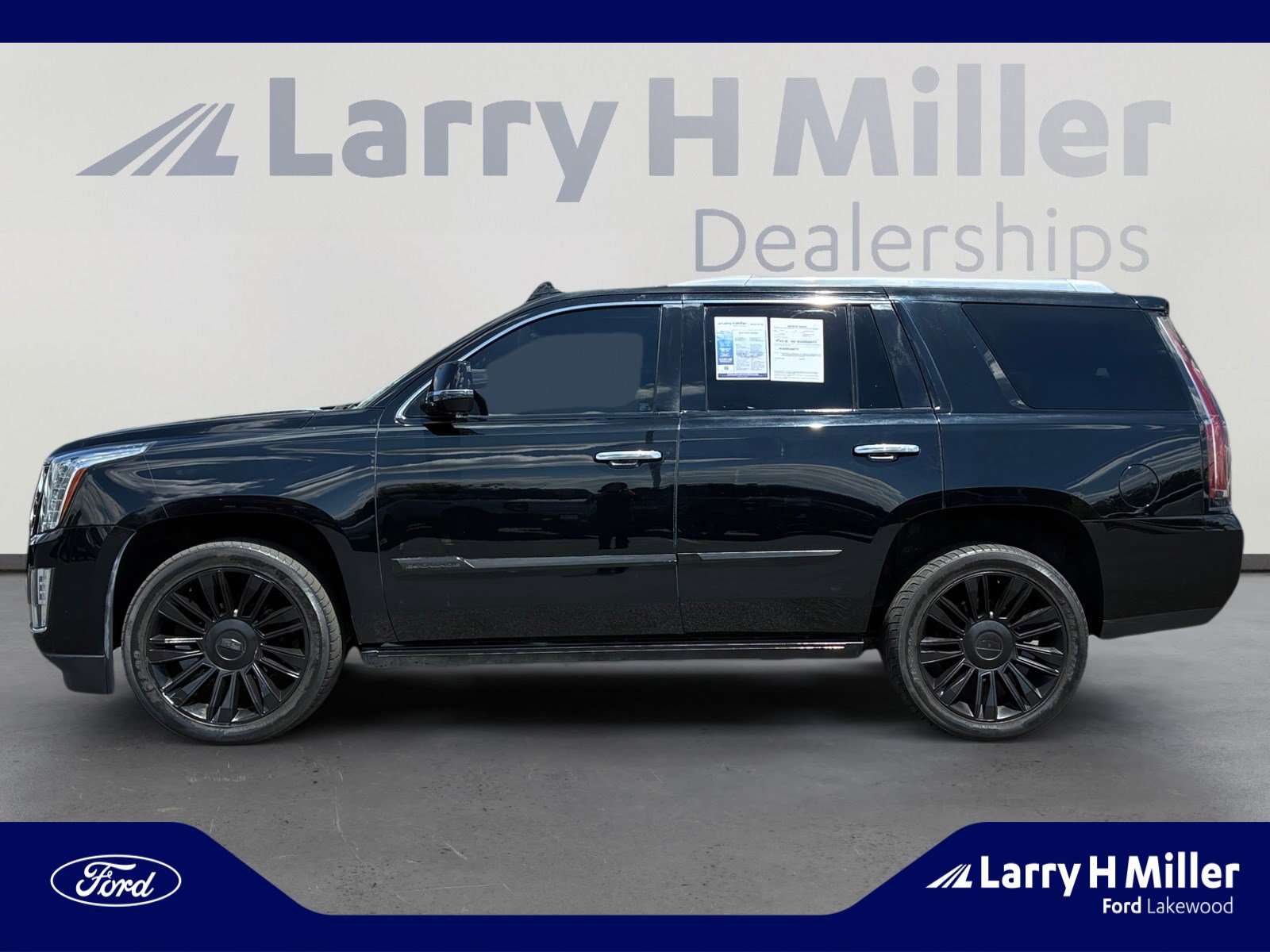 Used 2016 Cadillac Escalade Platinum AWD/4WD image 2