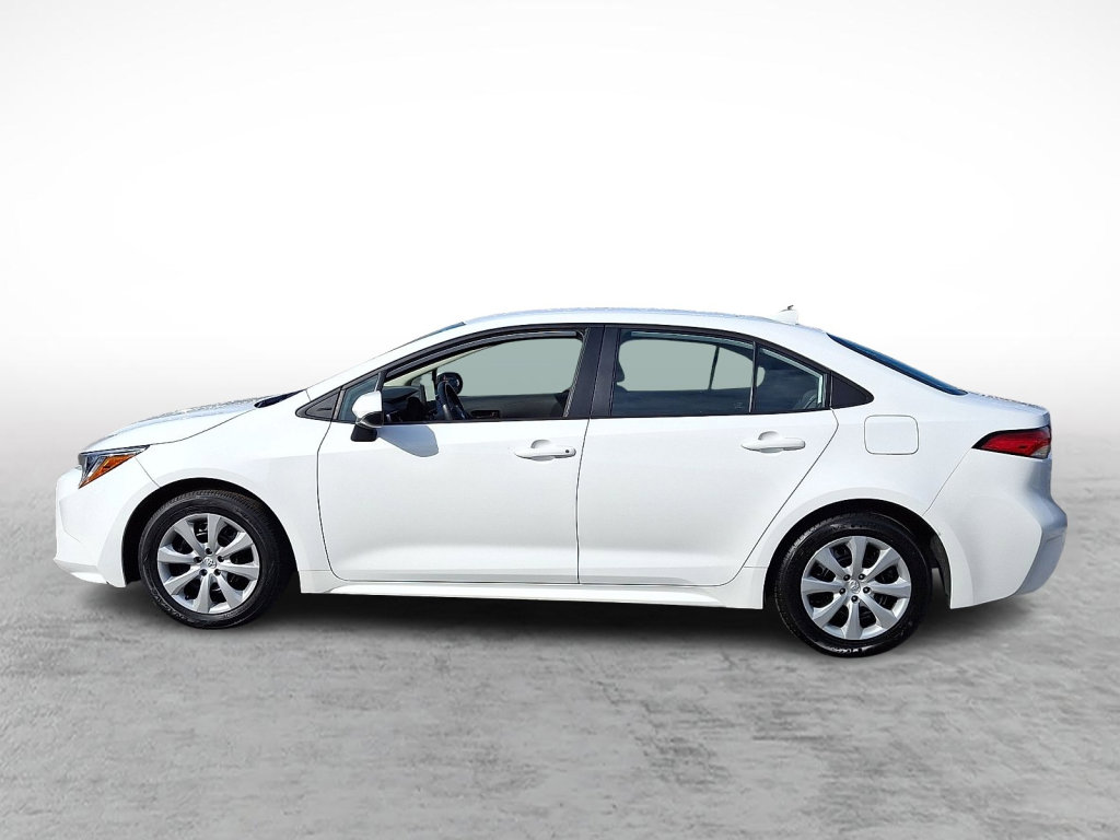 Used 2024 Toyota Corolla LE image 2