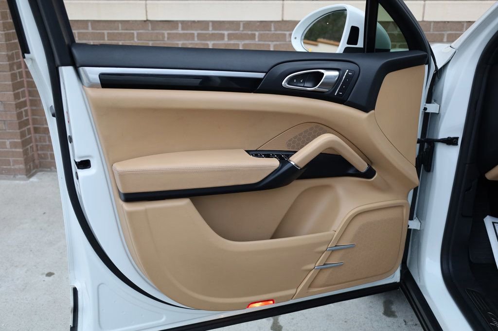 Used 2016 Porsche Cayenne image 12