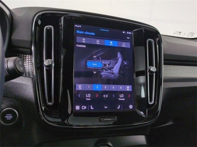 Used 2023 Volvo XC40 B5 Plus image 25