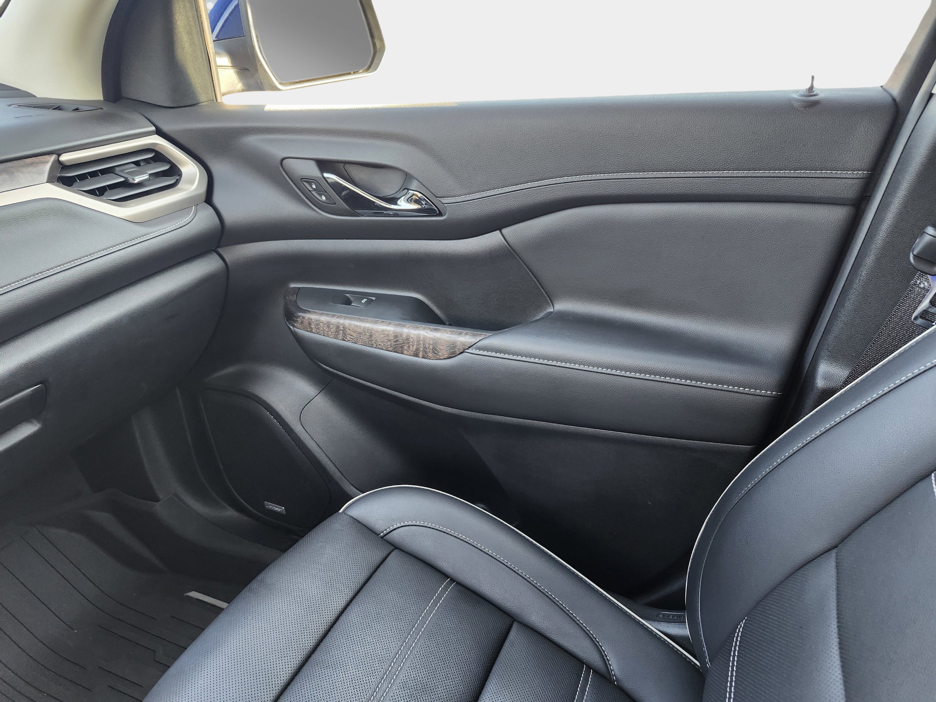 Used 2023 GMC Acadia Denali w/ Denali Ultimate Package image 30