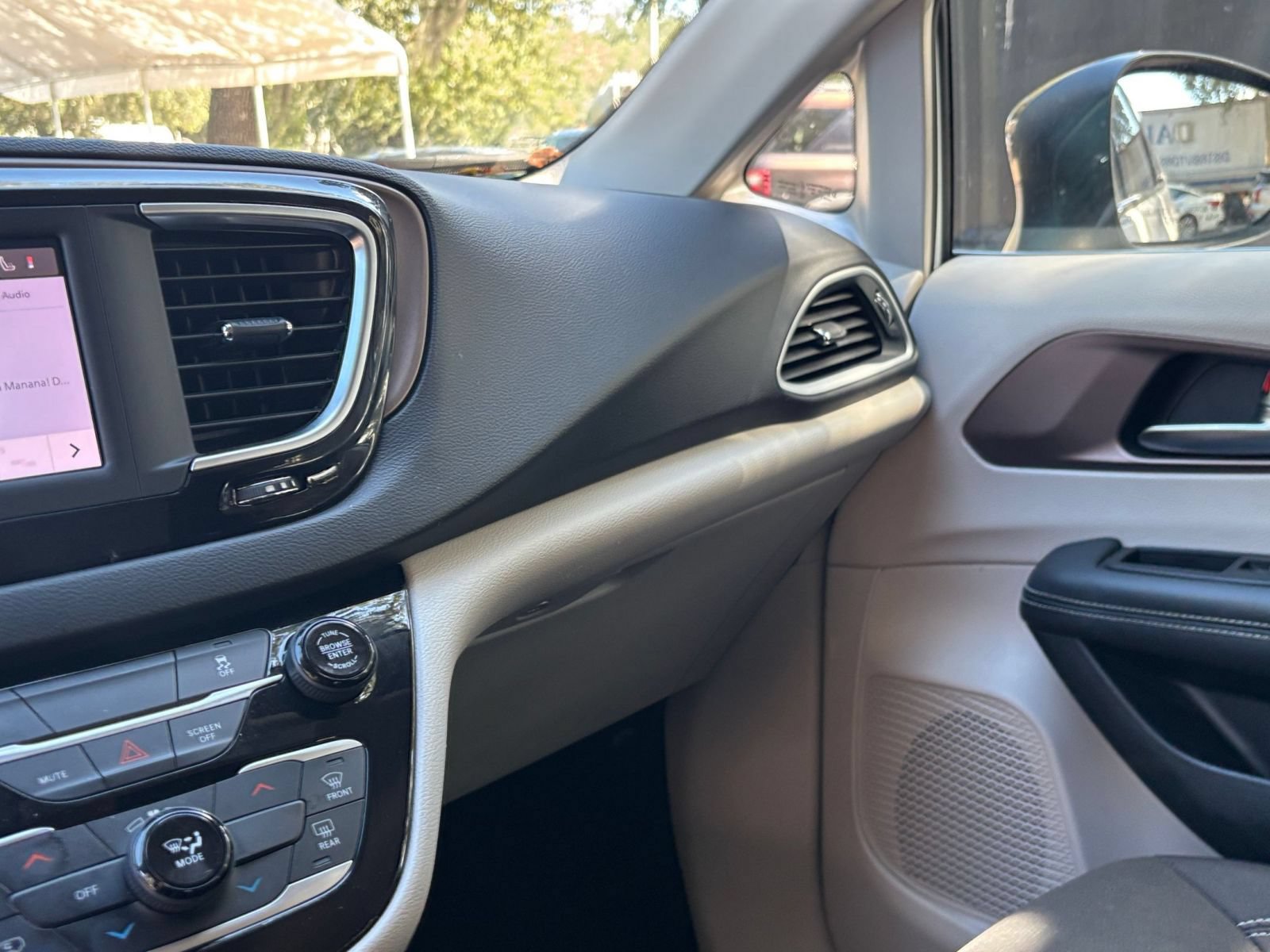Used 2024 Chrysler Voyager LX FWD image 37