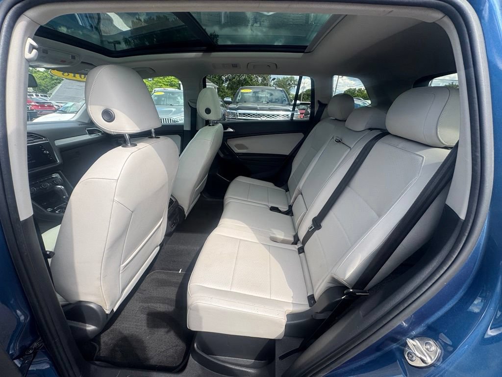 Used 2018 Volkswagen Tiguan SE w/ Panoramic Sunroof Package AWD/4WD image 27