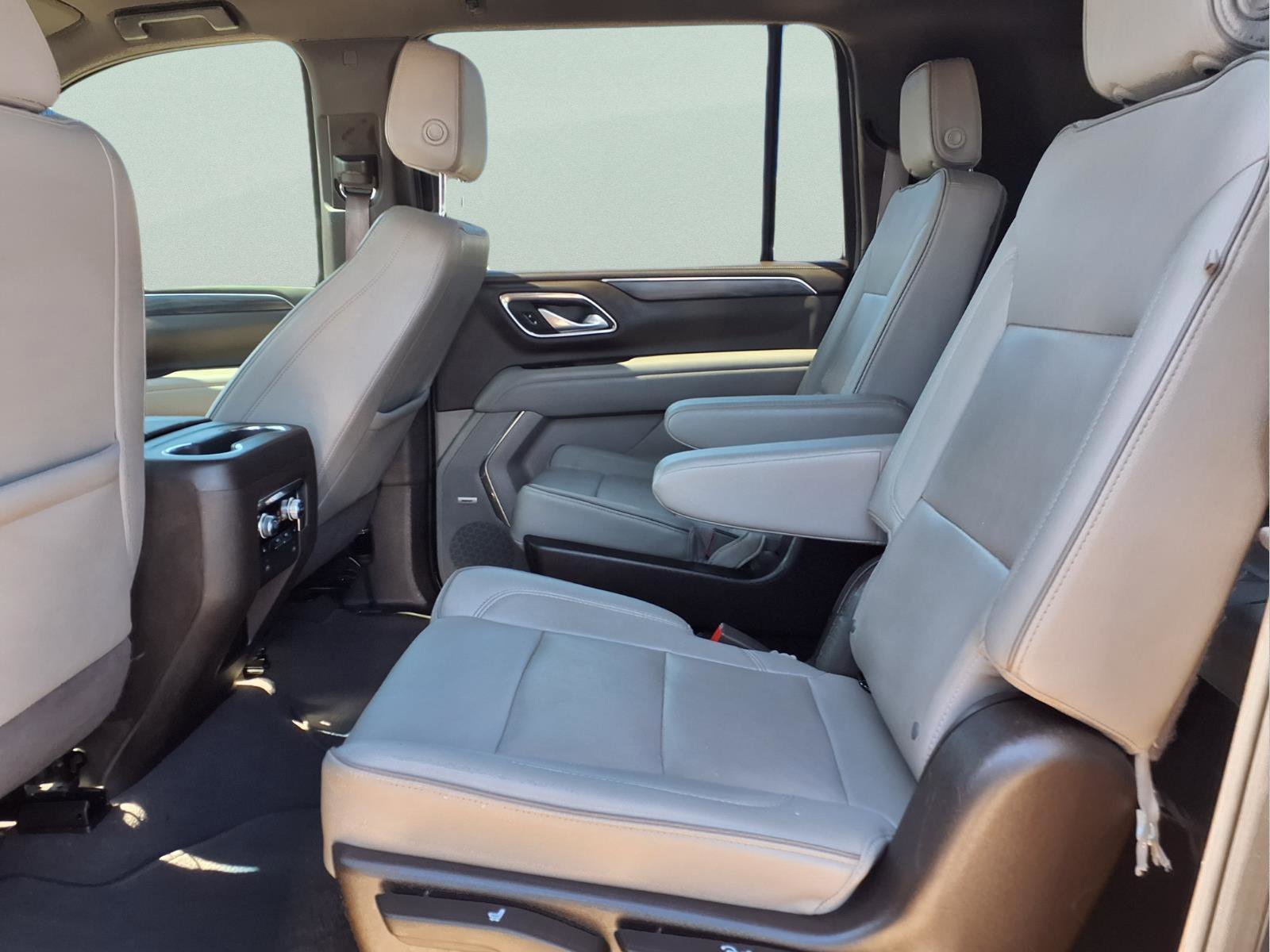 Used 2022 GMC Yukon XL SLT w/ SLT Luxury Package RWD image 13