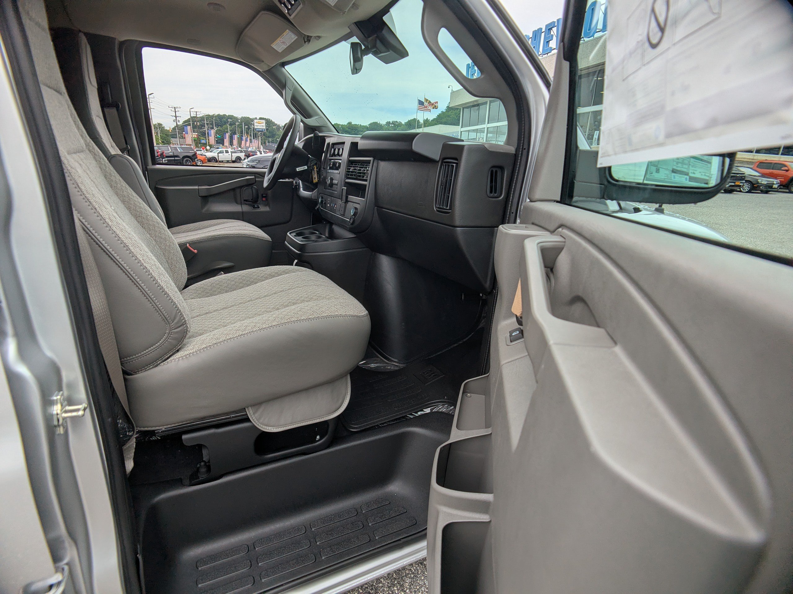 New 2026 Chevrolet Express 2500 LT w/ LT Preferred Equipment Group RWD image 10
