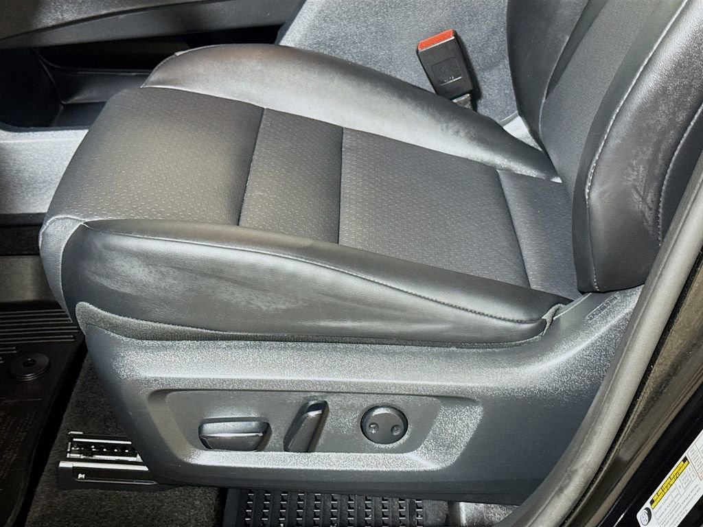 Used 2024 Nissan Rogue SV w/ SV Premium Package FWD image 16