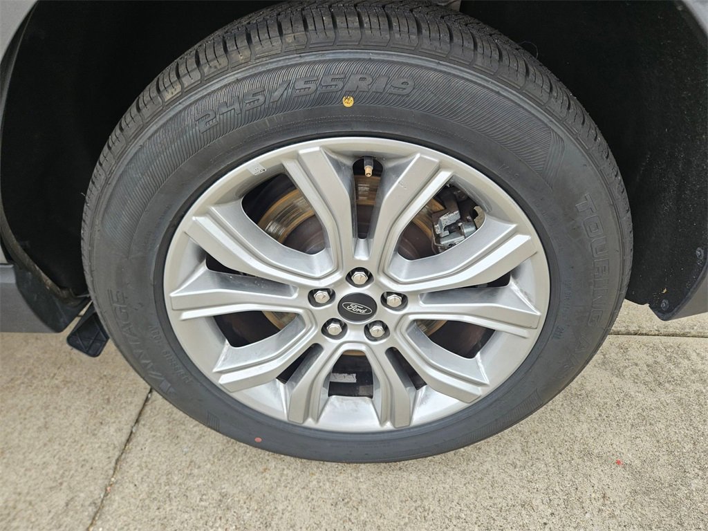 Used 2024 Ford Edge Titanium image 25