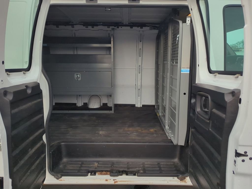 Used 2014 Chevrolet Express 3500 Extended image 17