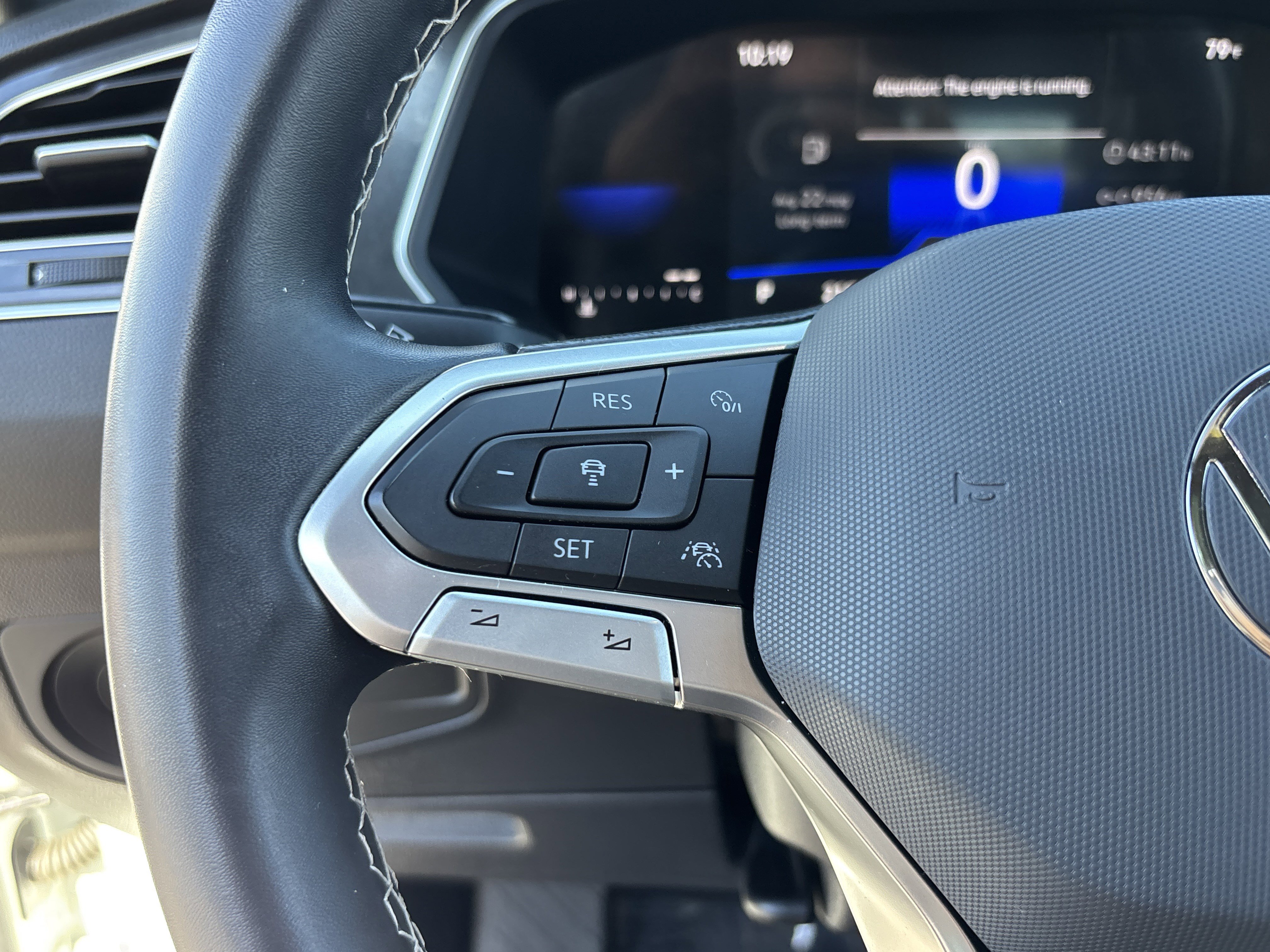 Used 2023 Volkswagen Tiguan SE w/ Panoramic Sunroof Package image 27