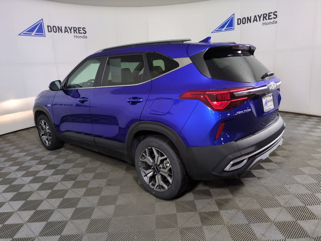 Used 2023 Kia Seltos EX AWD/4WD image 3