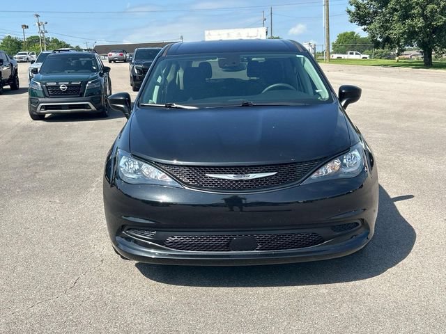 Used 2023 Chrysler Voyager LX FWD image 9