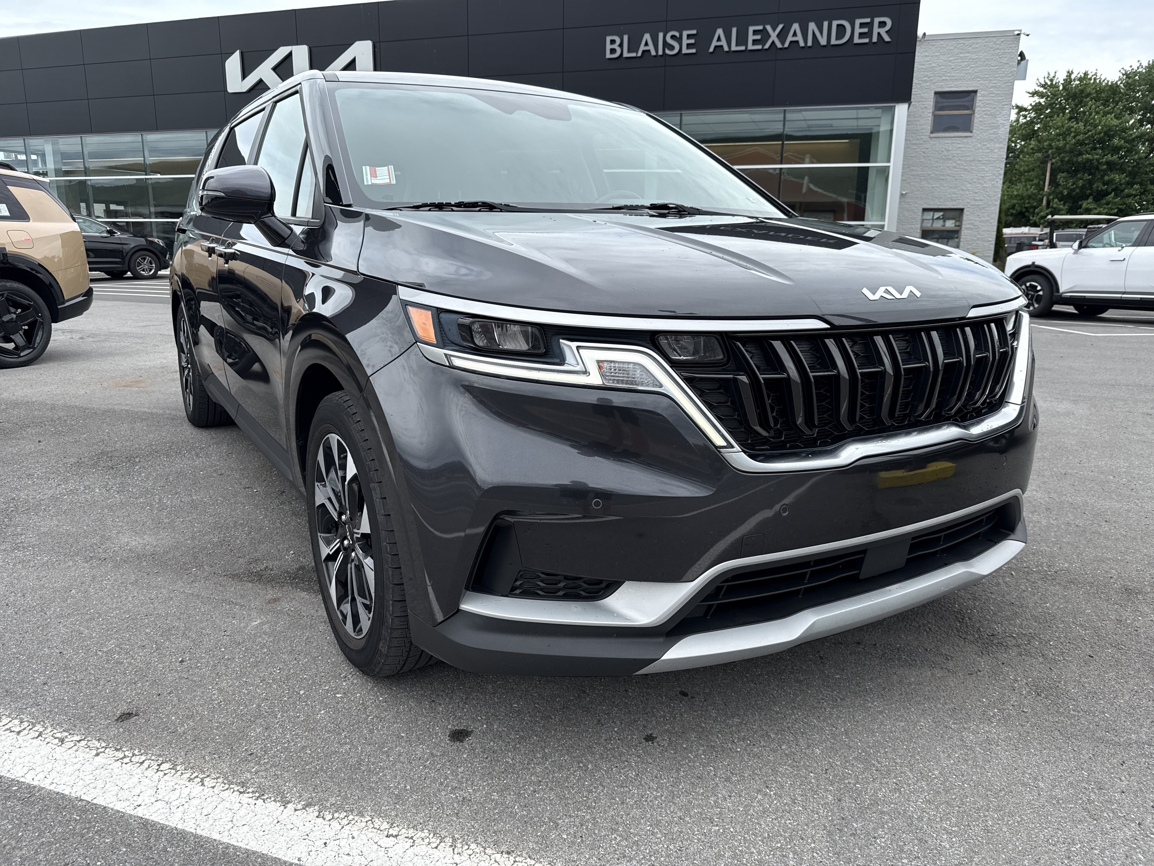 Certified 2022 Kia Carnival EX