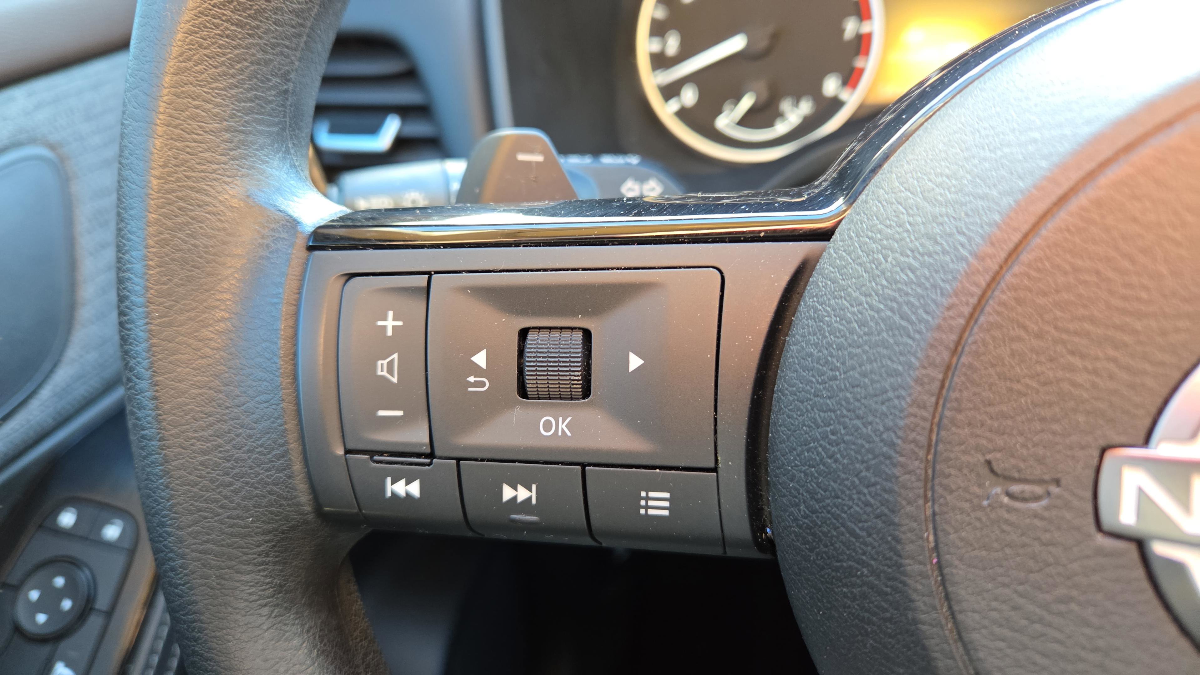 Used 2022 Nissan Rogue SV image 28