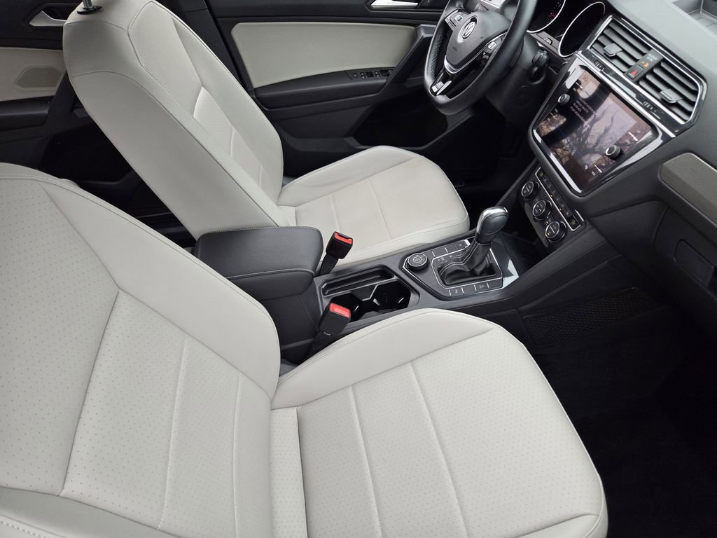 Used 2021 Volkswagen Tiguan SE R-Line image 18